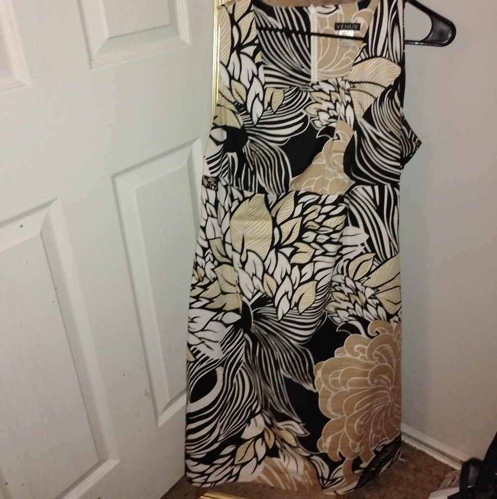 VENUS Black and Tan Floral Midi Dress
